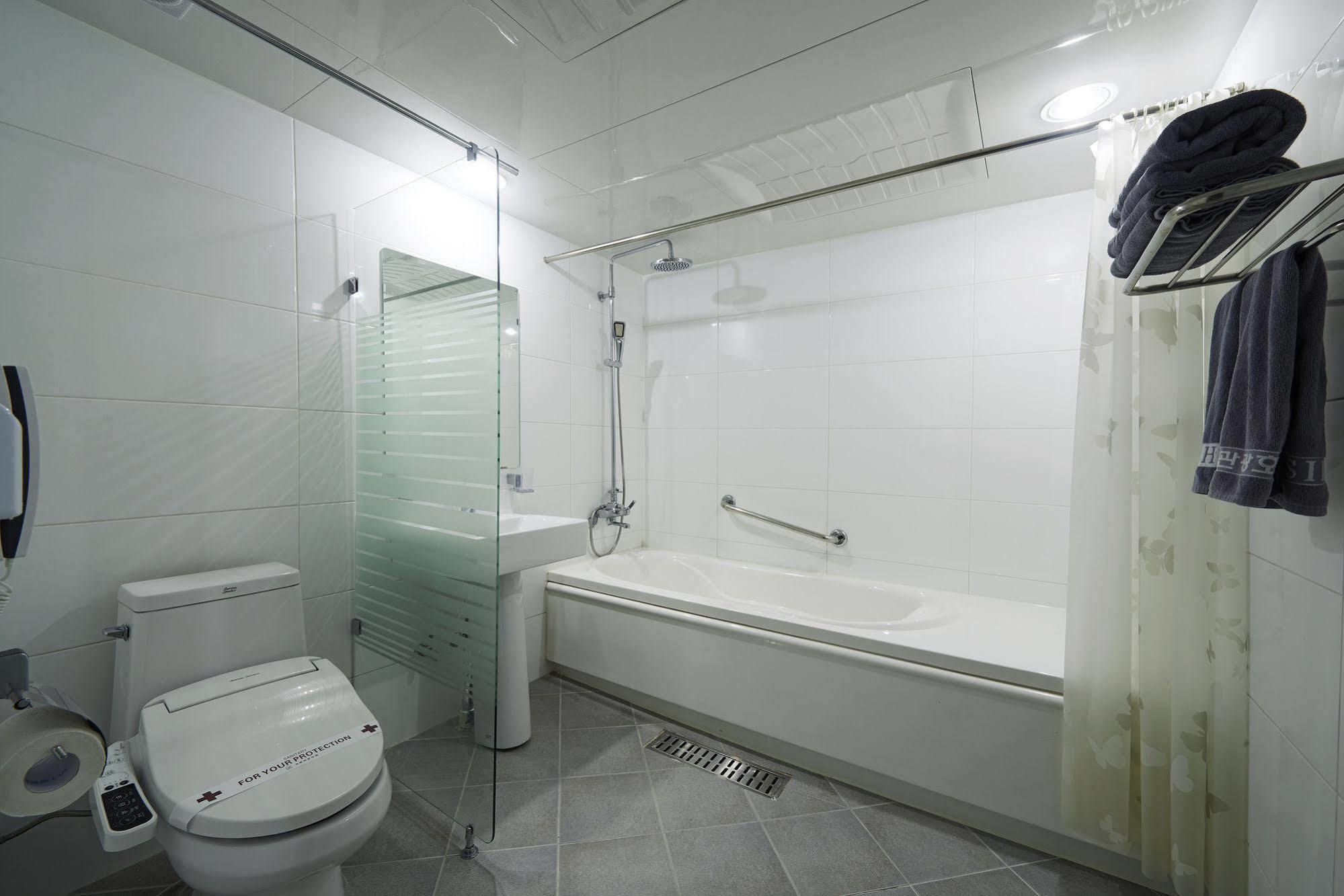 Benikea Premier Hotel Siheung Екстер'єр фото