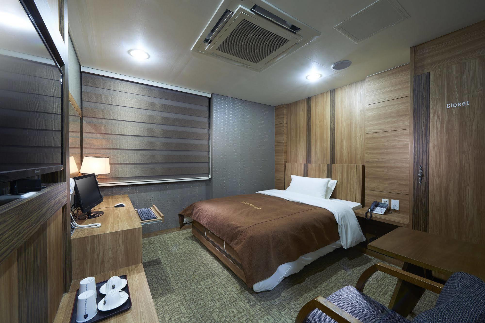 Benikea Premier Hotel Siheung Екстер'єр фото