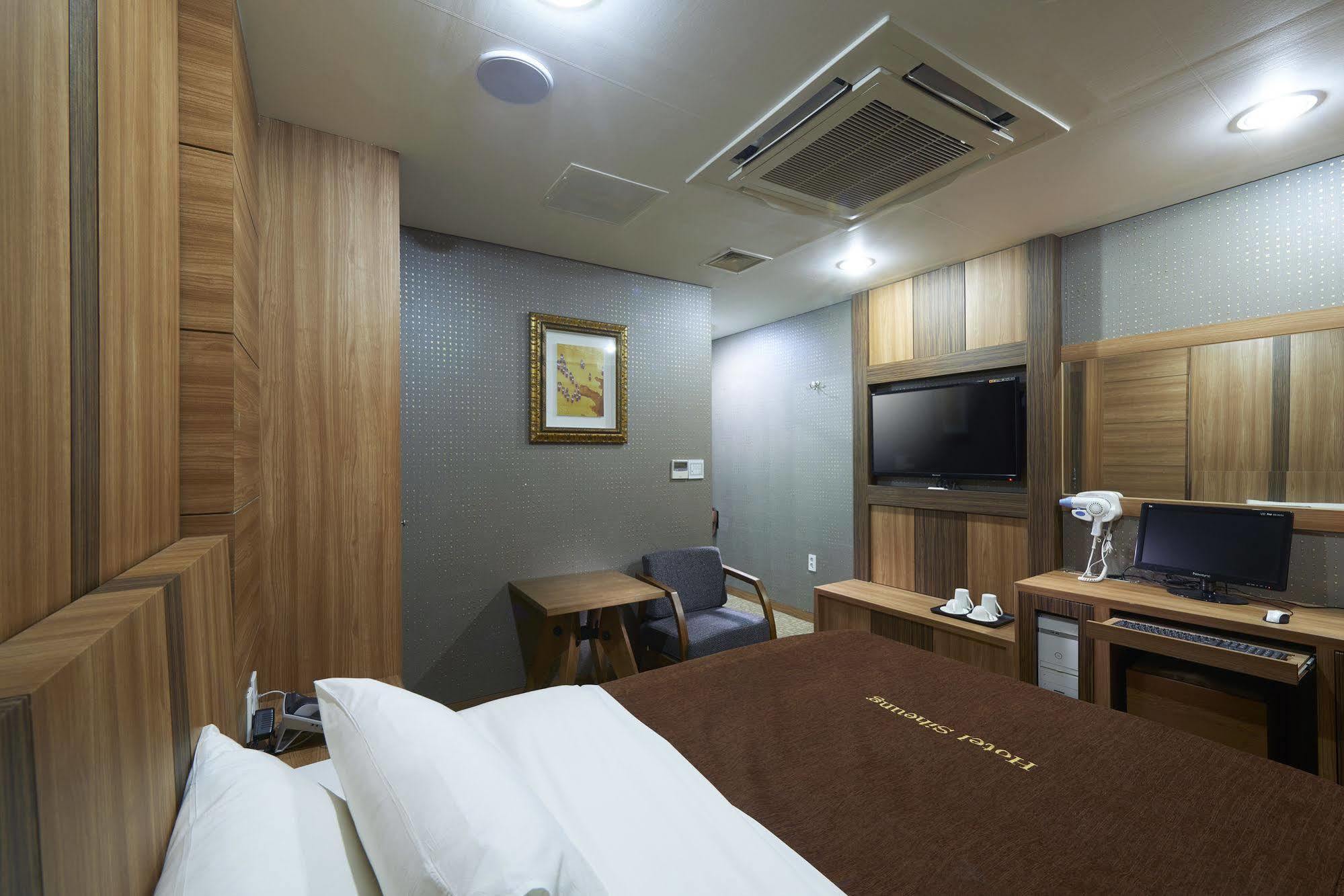 Benikea Premier Hotel Siheung Екстер'єр фото