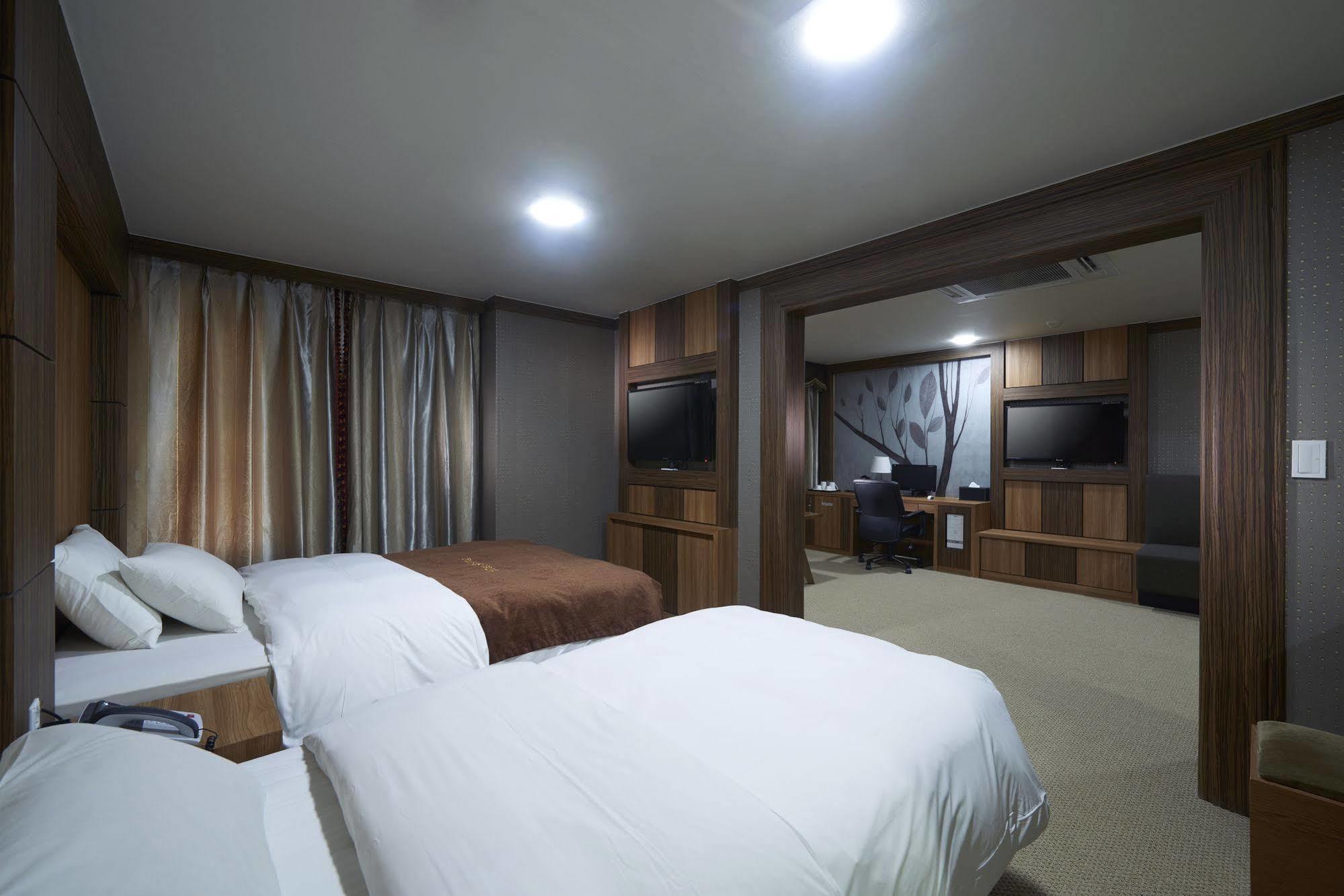 Benikea Premier Hotel Siheung Екстер'єр фото
