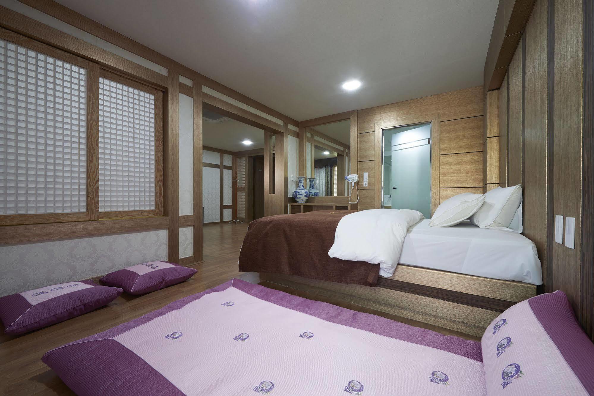 Benikea Premier Hotel Siheung Екстер'єр фото